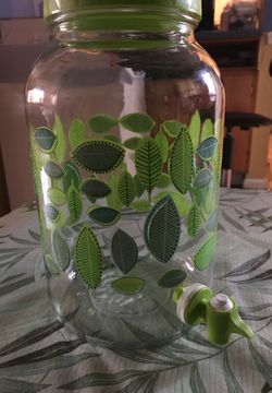 Glass beverage dispenser