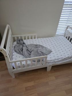Toddler bed