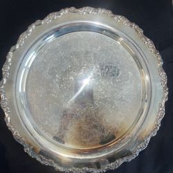 ✨ESTATE SALE✨ Vintage Oneida Silver-Plated Round Serving Tray – Classic Scalloped Design