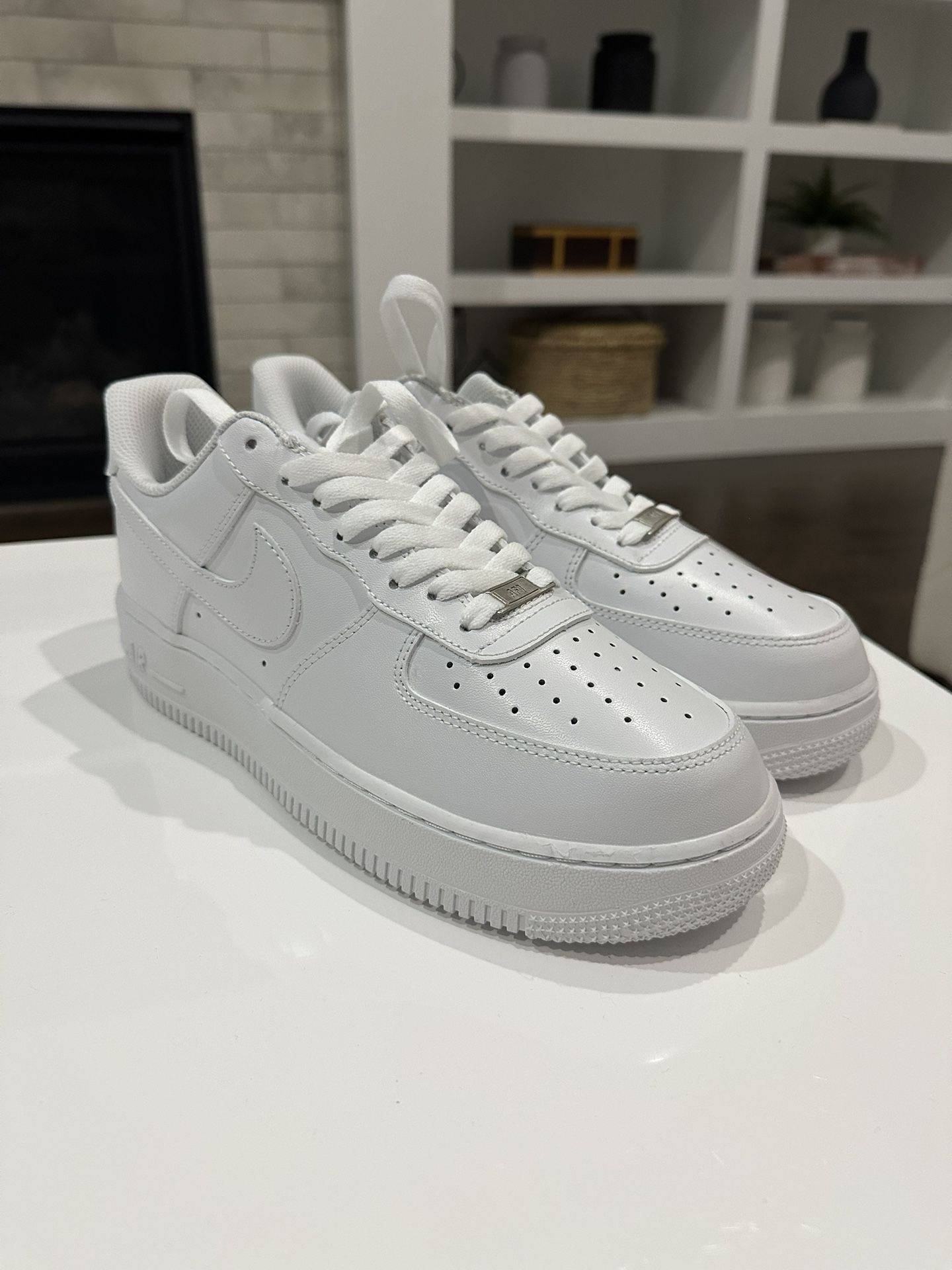 (NEW) Nike Air Force 1 (Size 9.5)