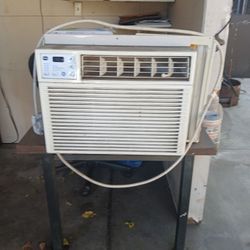 Works  Good Window Air. Condition 