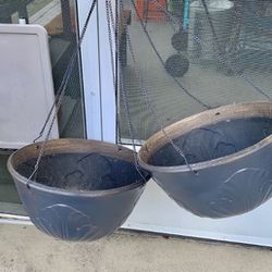 Your choice of two large hanging resin plant pots $12 each or two Pair for 20