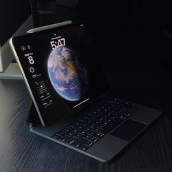 iPad Pro 12.9 (5th Gen - 128GB) + Accessories