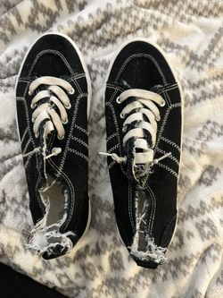 Women’s Shoe - Size 10