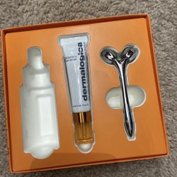 Dermatological Biolumin-C eye serum.