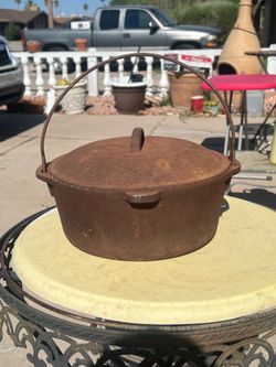 Lodge cast iron pot Dutch oven for use or western farmhouse decoration