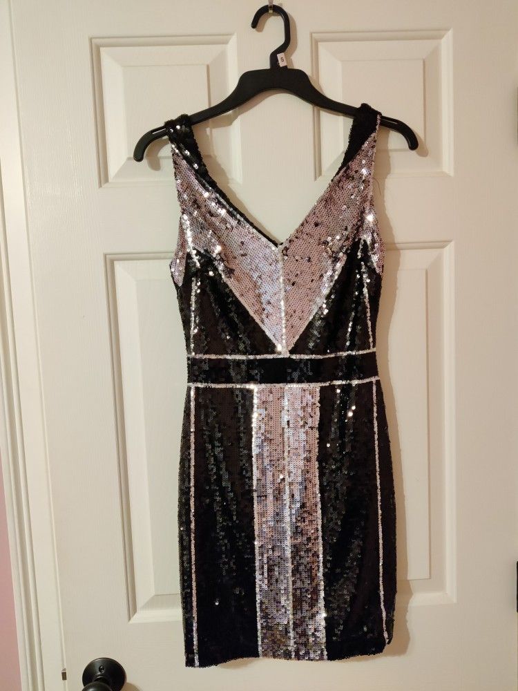 Beautiful Sequin Dress Size Small. The Pictures Do The Dress No Justice. It's Absolutely Gorgeous!