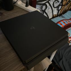 PS4 Slim With Contrólele And Chords 