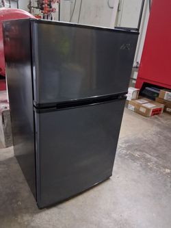 Mini fridge