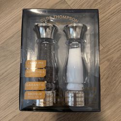 Salt and pepper shaker 