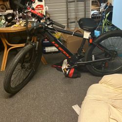 Huffy Electric Bike Top Speed 25 Mph Gets 50 Miles To The Charge Don’t Need Anymore Bought A Bran New 2025 Golf Cart asking For 1000