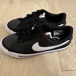 Black Nike Shoes