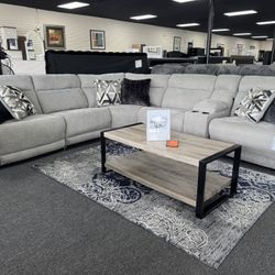 Power Recliner Sectional. 🚚WE DELIVER🚚