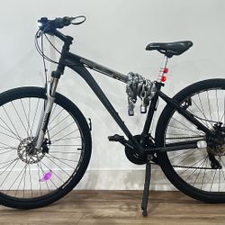 Shwinn Mountain bike In Pristine condition