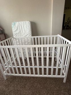 Delta Children Emmie 4-in-1 Convertible Crib