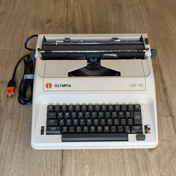 Olympia CE-12 Typewriter