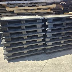 52 1/2 X 43 1/2 plastic pallet solid.
Tops.