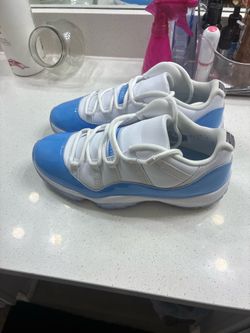 Air Jordan 11 Retro Low "University Blue" size 10