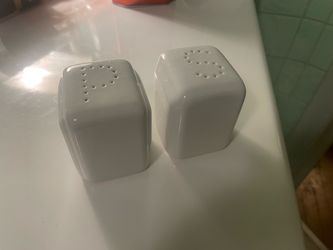 Vintage 1940’s Salt and Pepper Shakers. Art Deco.