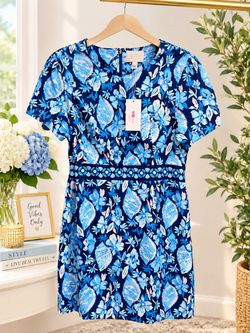 Lilly Paliger.. brand new Brynne Stretch Shift Dress $59.00 SKU: (contact info removed)4 Color: Low Tide Navy Seashell Splendor Engineered Woven Shif