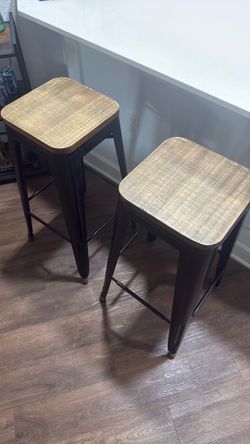 2 barstools