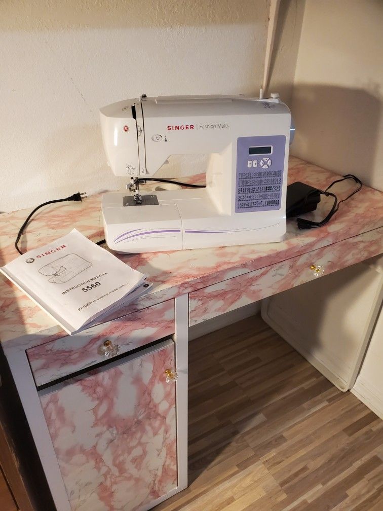 Singer Sewing Machine Fashion Mate 5560 Brand New In Box FREE