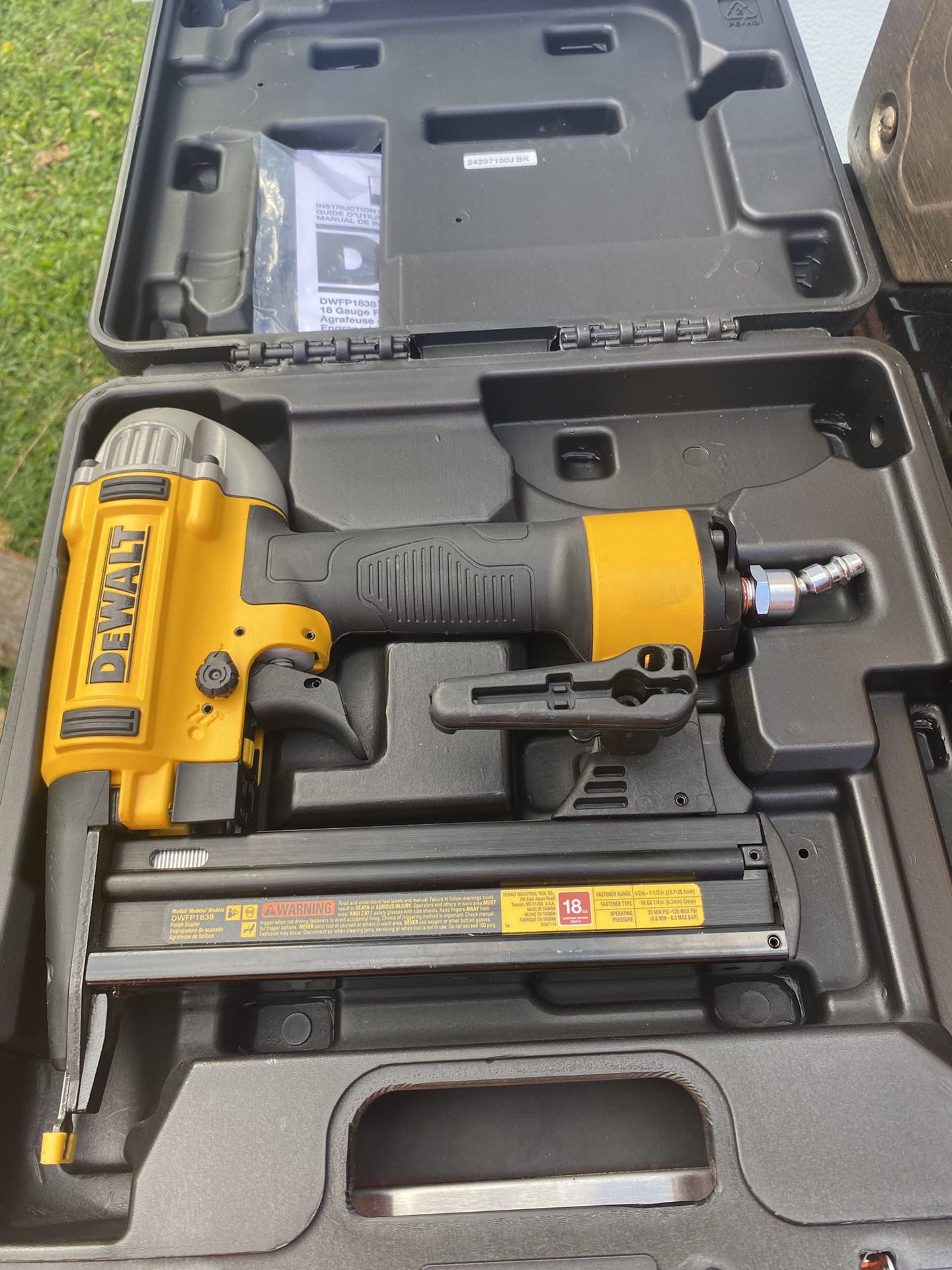 Dewalt Pneumatic Brad Nailer
