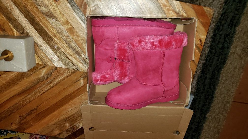 Girls boots size 4