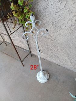 Shabby Chic Wrought Iron Wreath Stand With Wreath