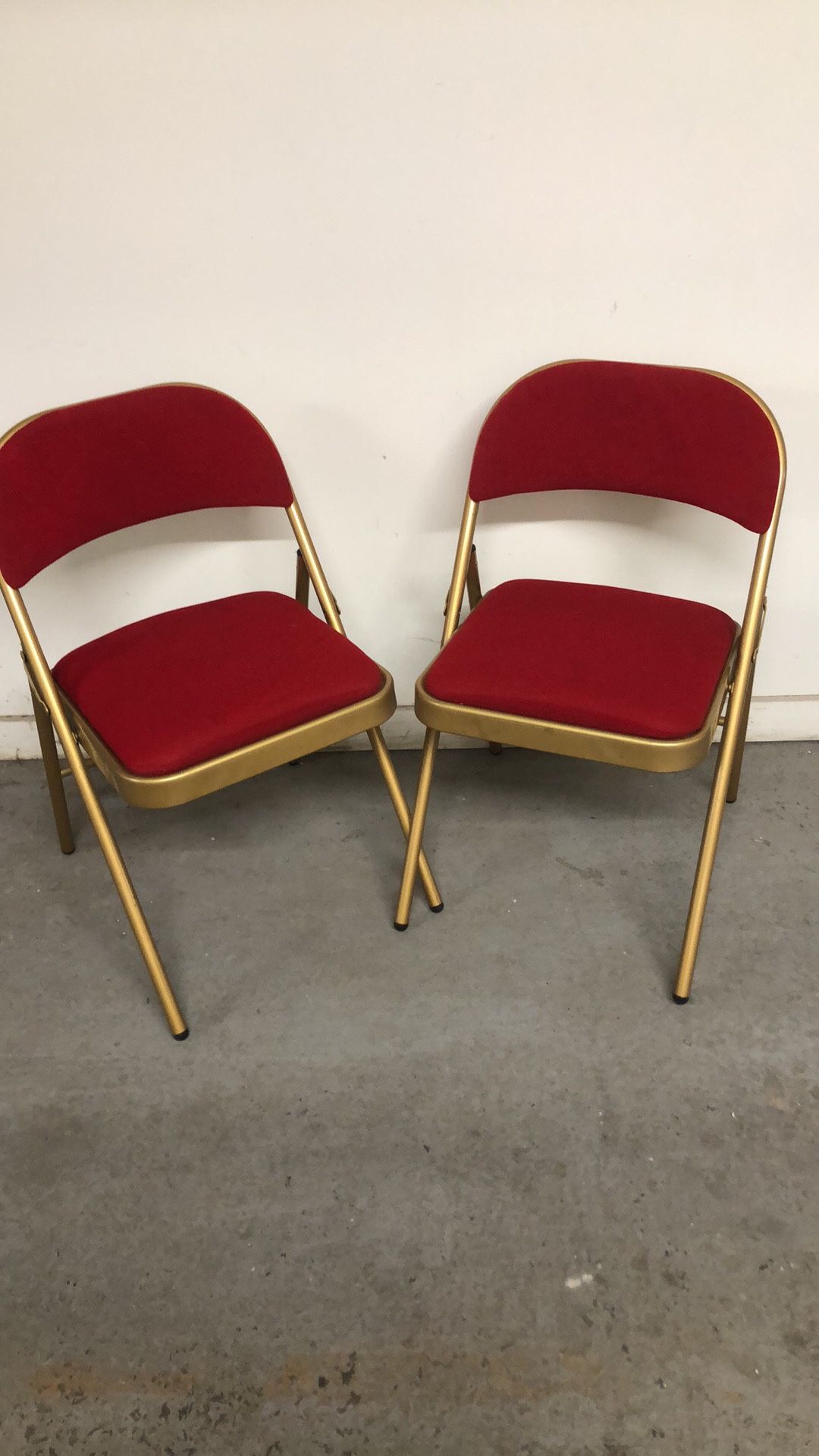 2 Folding Chairs