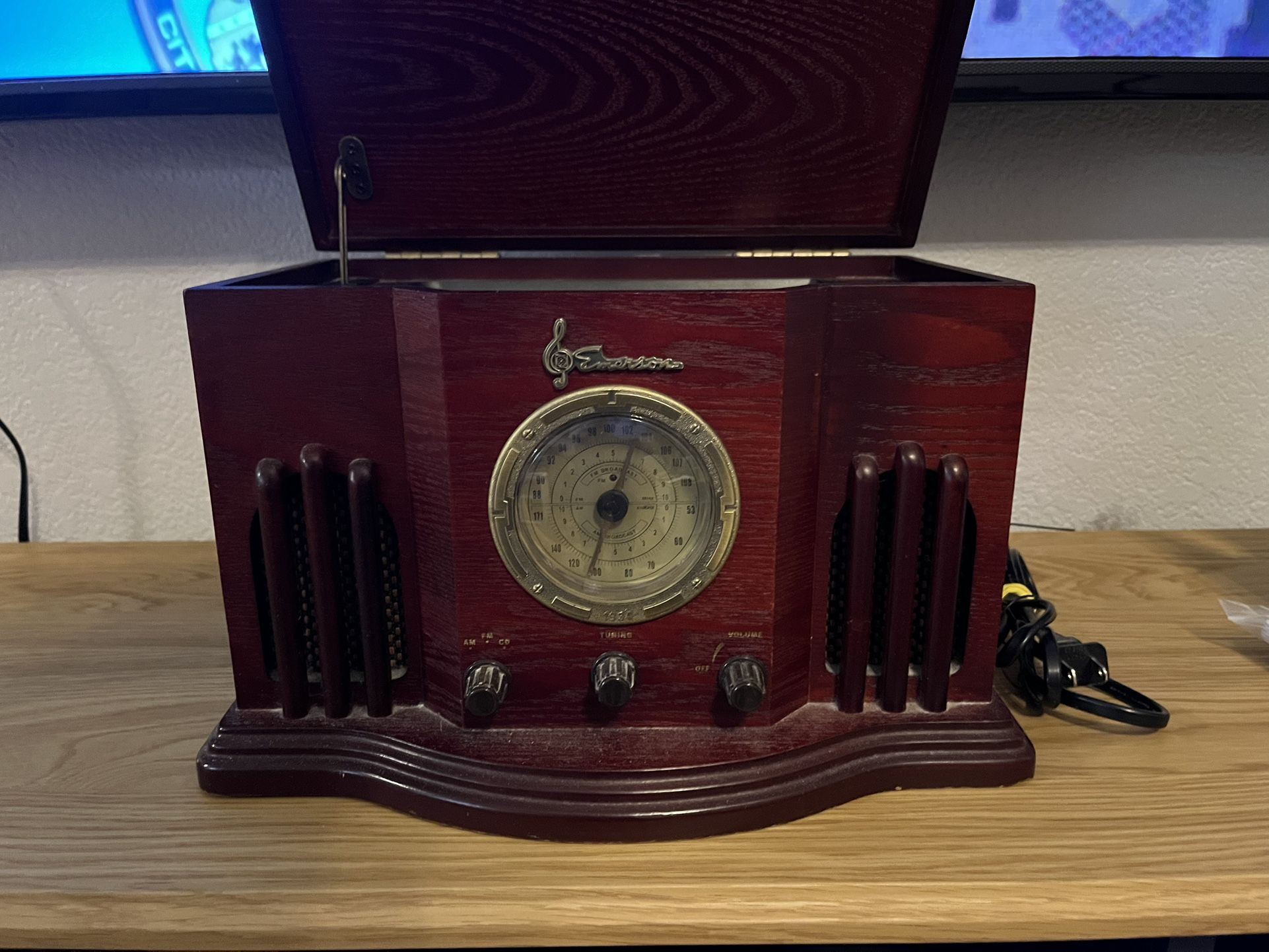 Emerson Am/Fm Vintage Tabletop Radio