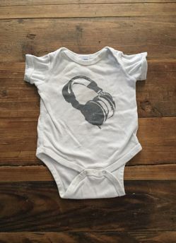 Headphones Onesie size 6 months