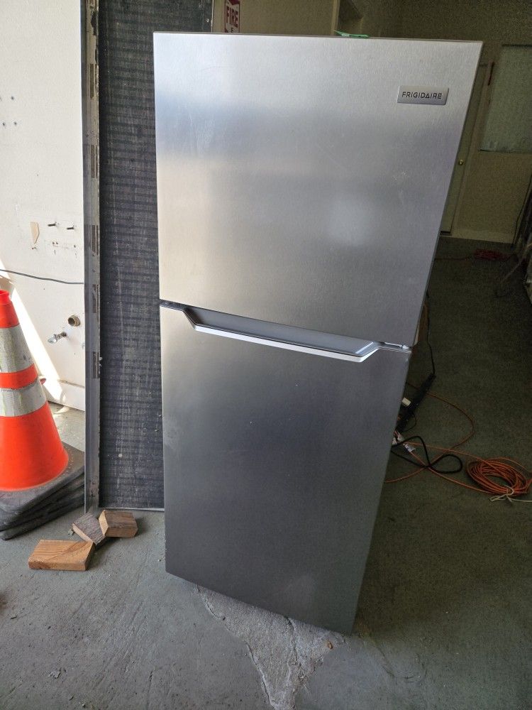 Used Frigidaire 24in refrigerator