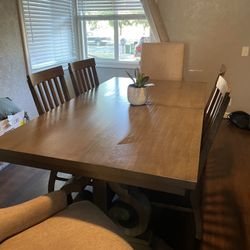 Beautiful dining Table 