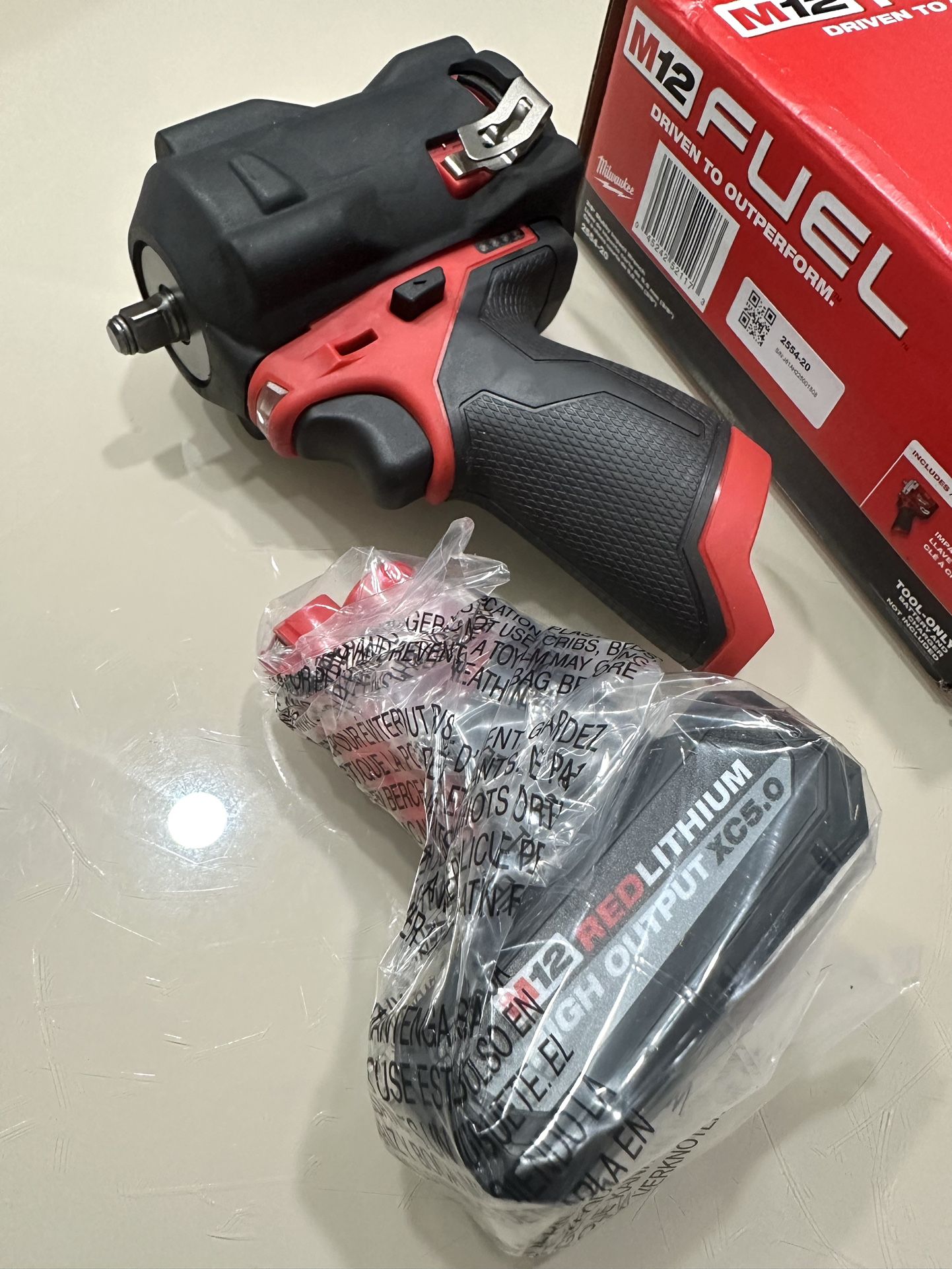 Milwaukee 3/8” Stubby Impact With 5.0 Ah High Output XC Battery