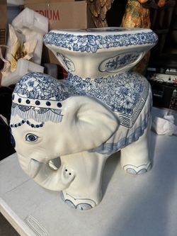 ***VINTAGE CERAMIC CHINESE HAND PAINTED ELEPHANT***
