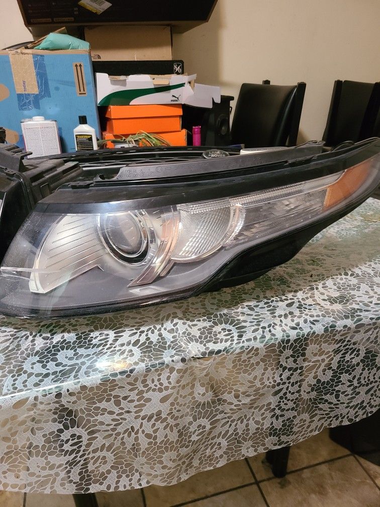 Headlights Range Rover Evoque