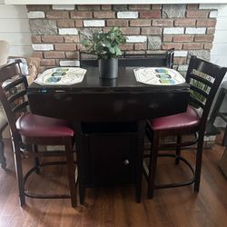 Countertop Table  And 2 Chairs