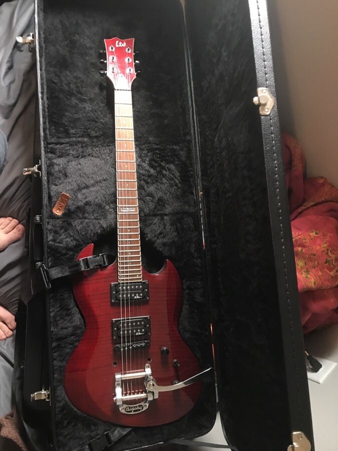 ESP LTD Viper (SG) W/Bigsby and Hard case