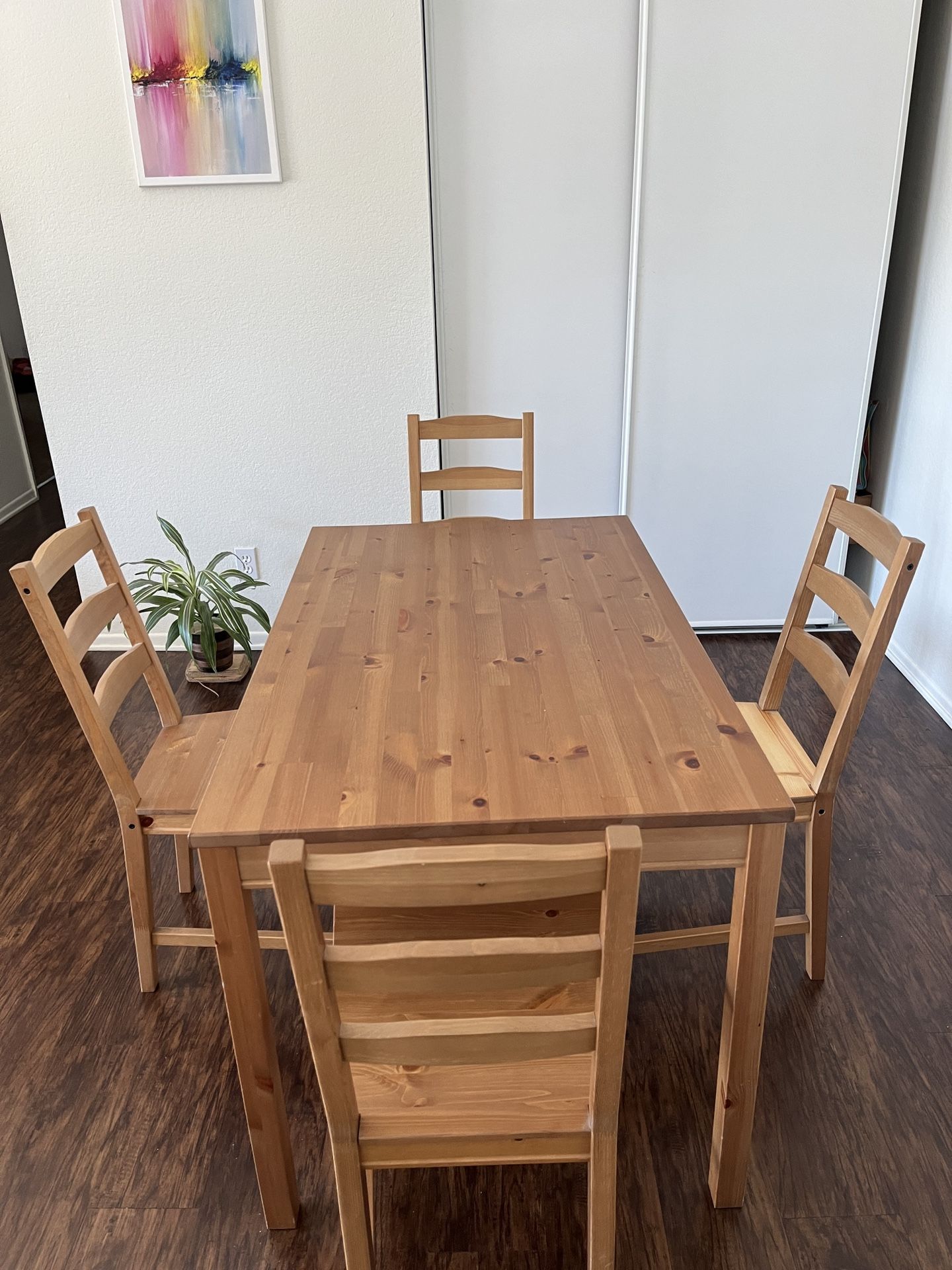 Table + chairs