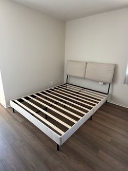 Queen bedframe