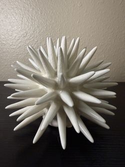 White ceramic sea urchin décor