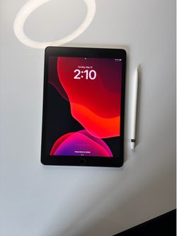Apple iPad 7th Gen 10.2” 32GB Wi-Fi + Genuine Apple Pencil 1st Gen — Mint Condition