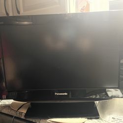 Panasonic 26 Inch 720p LCD TV w/ Remote 