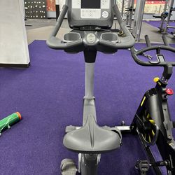 Life Fitness 95C Lifecycle Exercise Bike – Commercial Grade