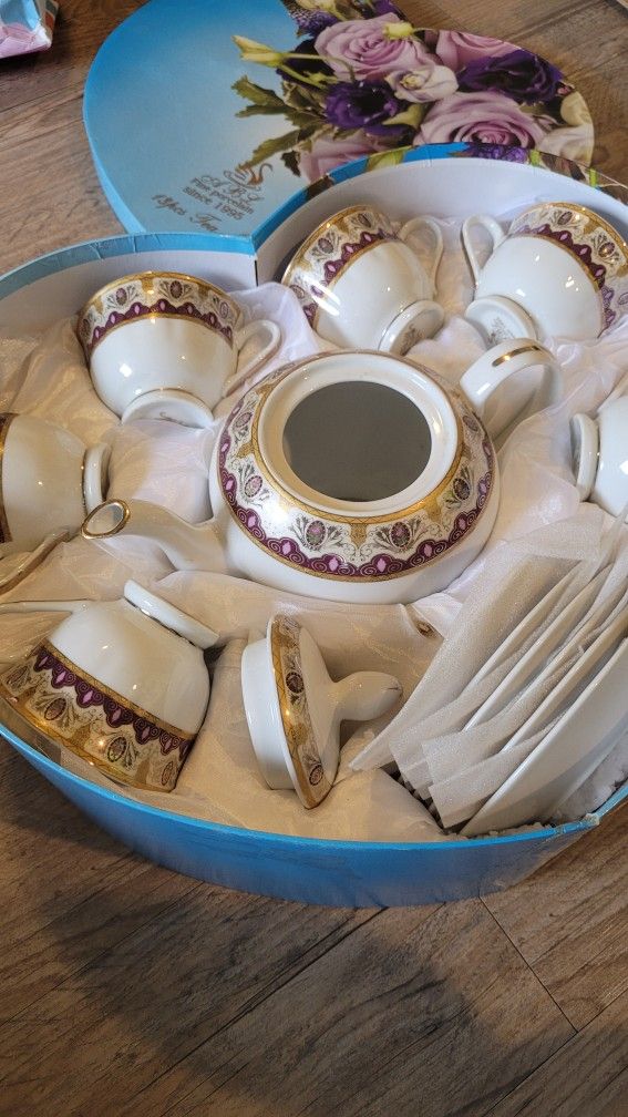 ABL Fine Porcelain Since 1995 13 Piece Tea Set