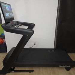 NORDICTRACK COMMERCIAL 2450 Treadmill