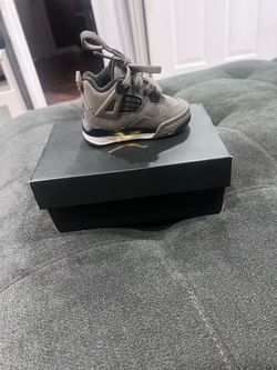 Kids’ Jordan 4 Retro OG Sneakers – Size 2C 👟