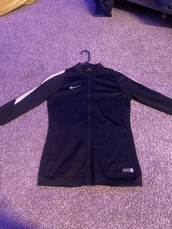 women’s small nike zip up