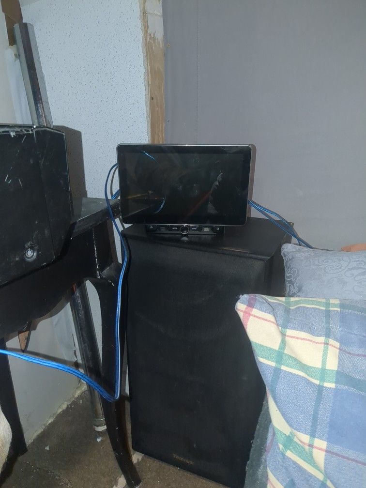 Dual 10inch Monitor